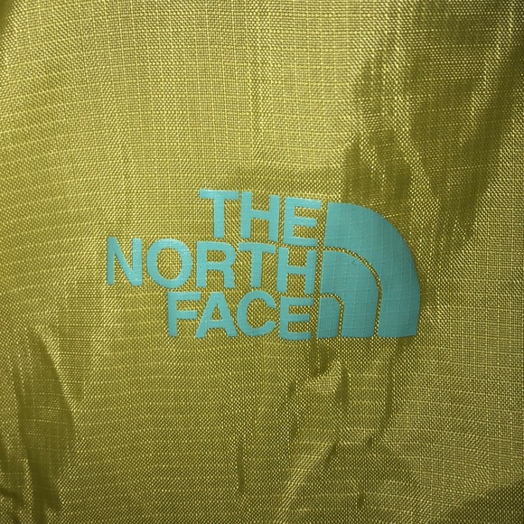 North Face Girls Raincoat - Picture 2 of 3